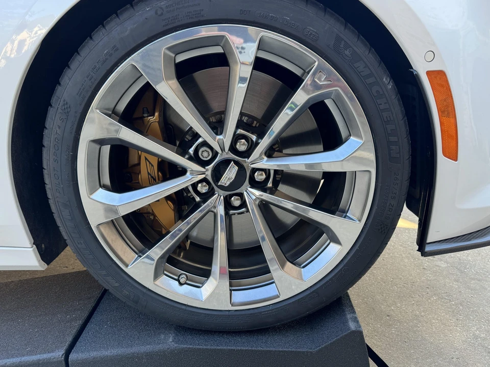 2017 Cadillac CTS-V 3rd Gen - Image 27 of 31