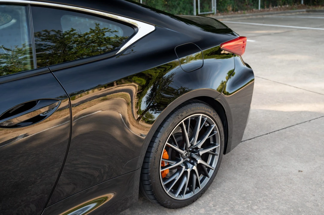 2017 Lexus RC F - Image 21 of 31