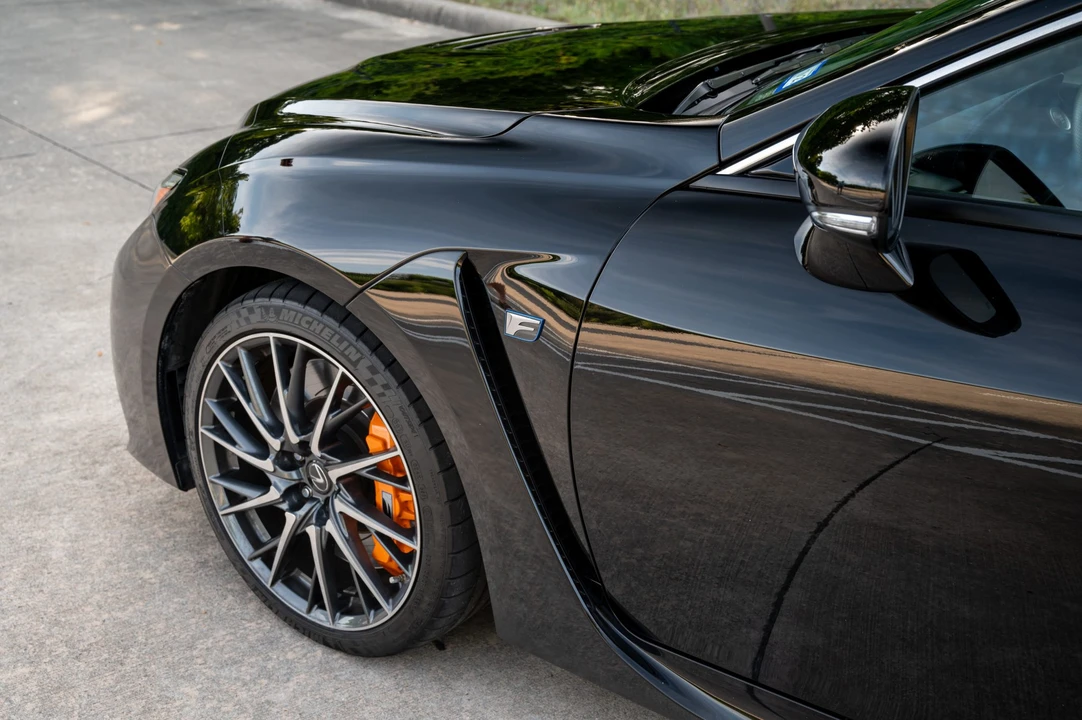 2017 Lexus RC F - Image 24 of 31