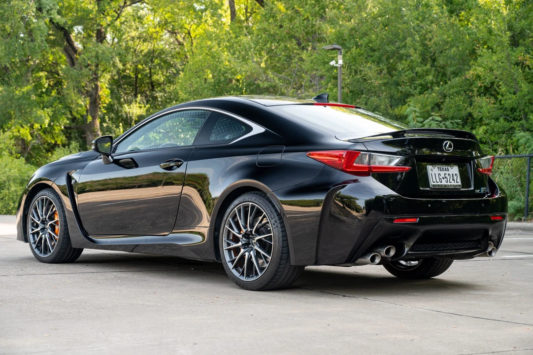 2017 Lexus RC F - Image 13 of 31