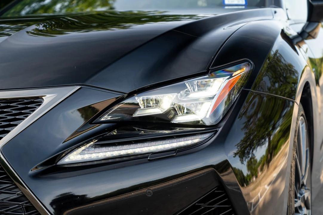 2017 Lexus RC F - Image 27 of 31