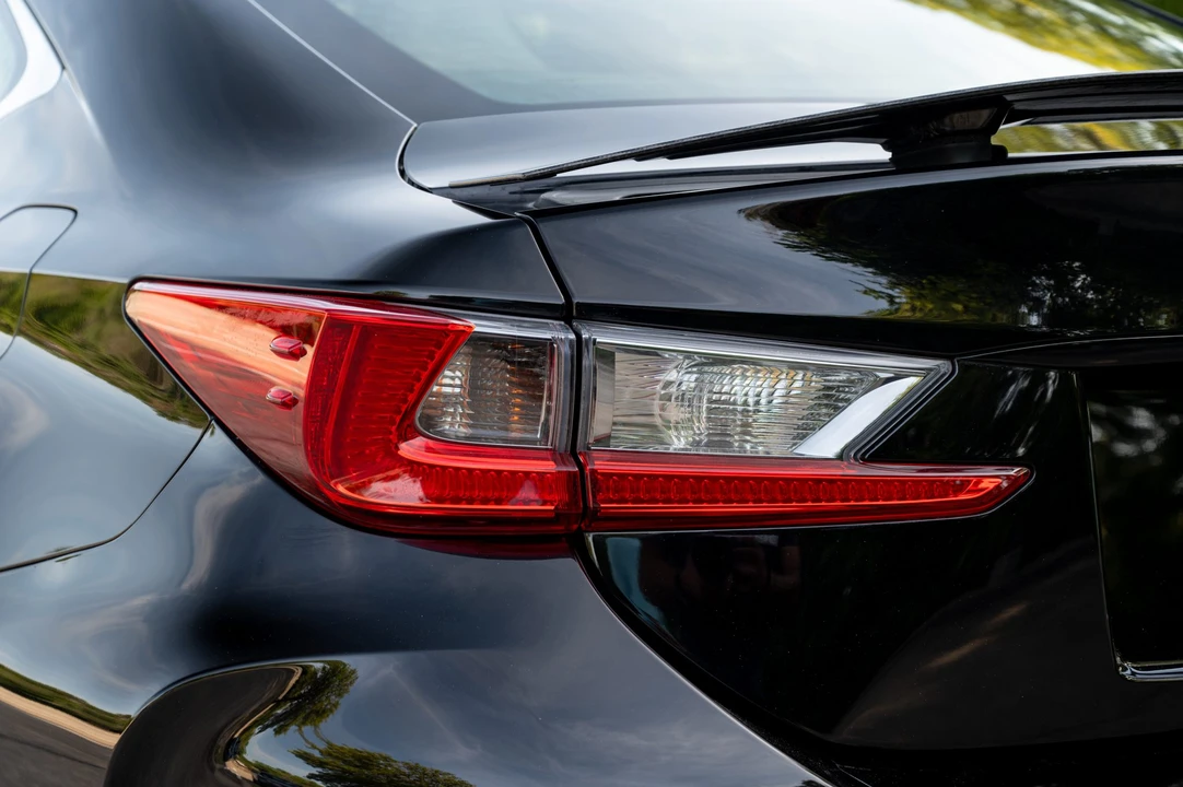 2017 Lexus RC F - Image 30 of 31