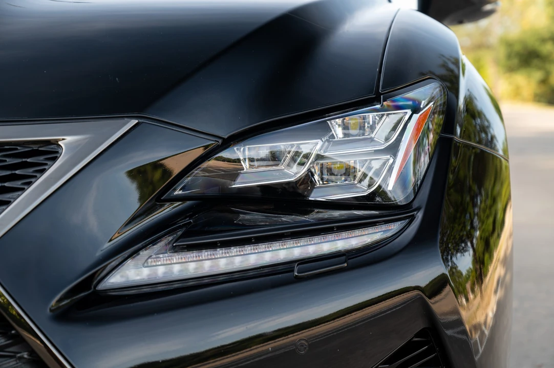 2017 Lexus RC F - Image 29 of 31