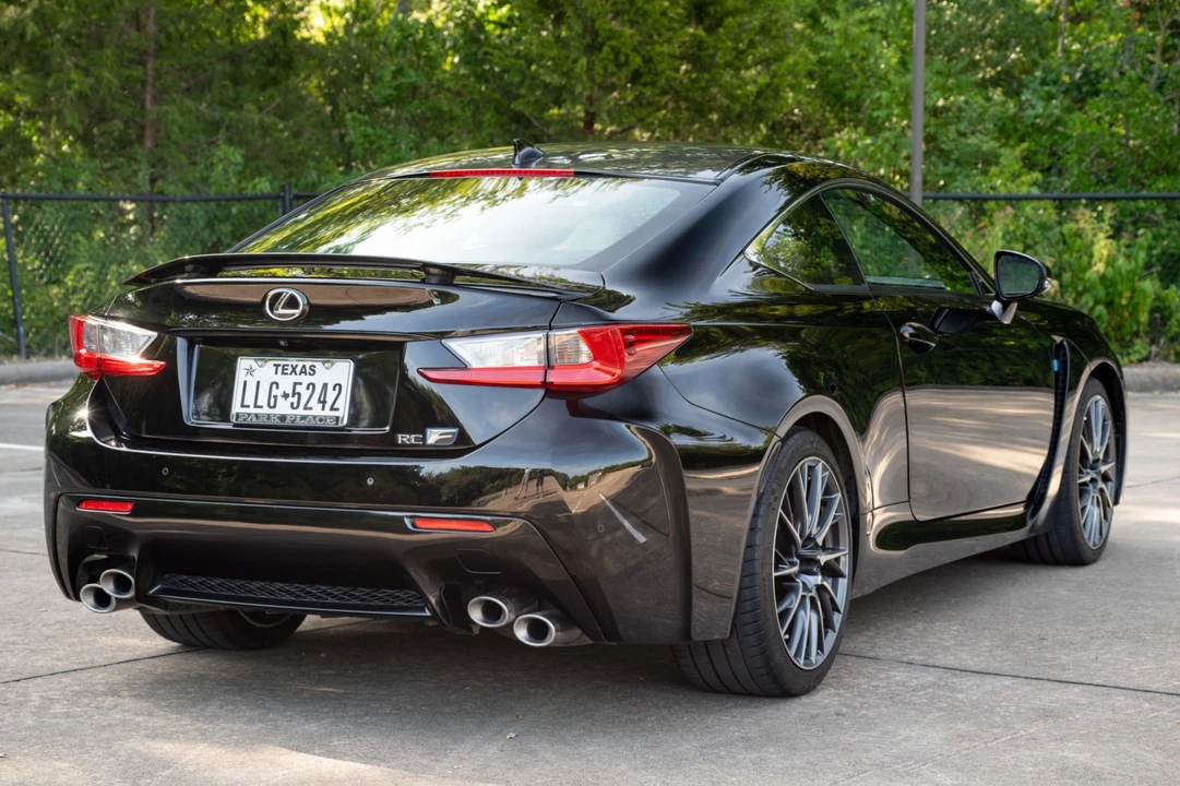 2017 Lexus RC F - Image 9 of 31