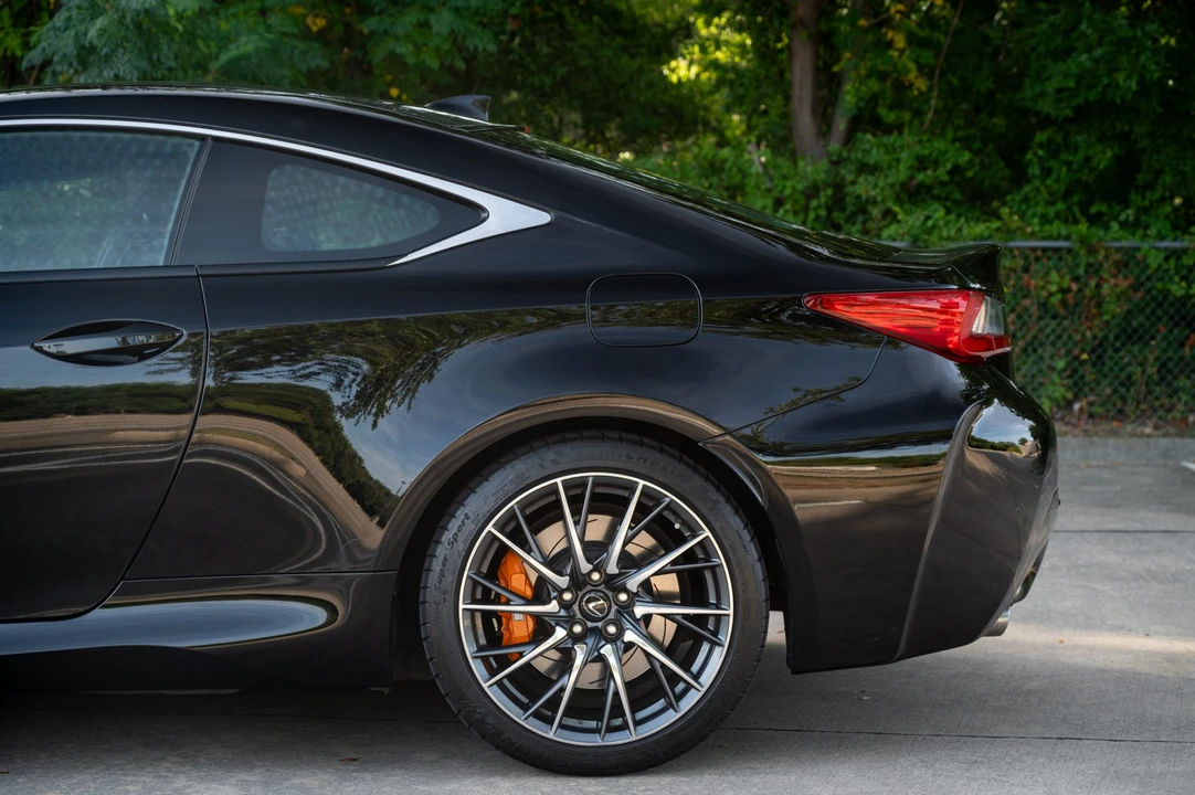 2017 Lexus RC F - Image 20 of 31