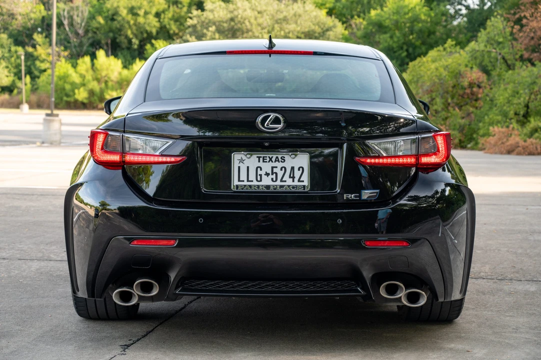 2017 Lexus RC F - Image 12 of 31
