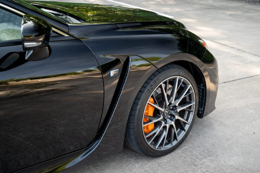 2017 Lexus RC F - Image 17 of 31