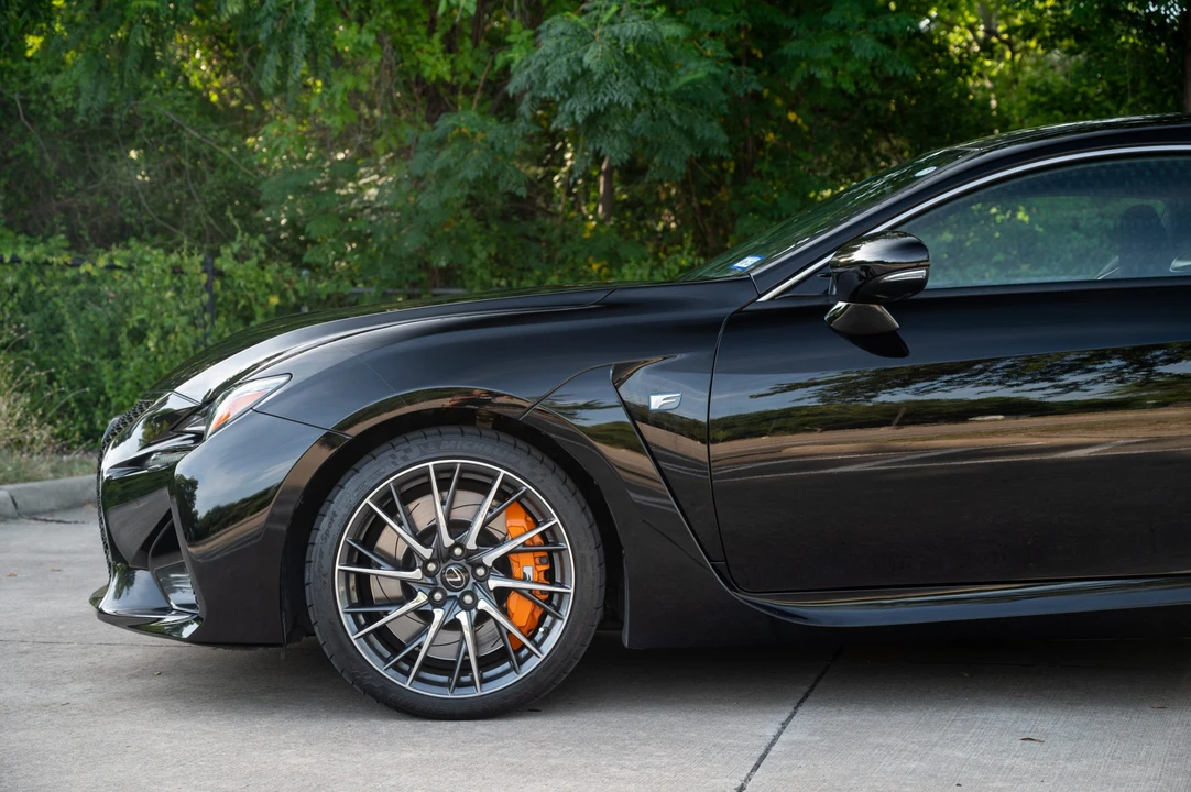 2017 Lexus RC F - Image 23 of 31
