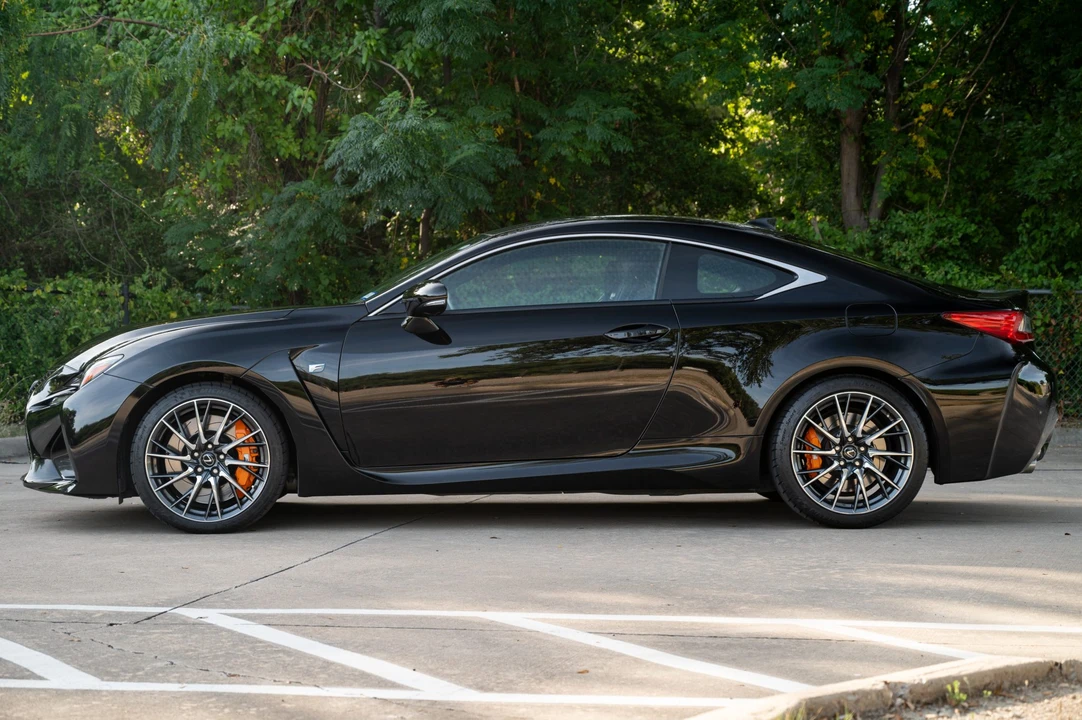 2017 Lexus RC F - Image 15 of 31