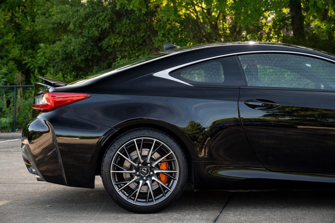 2017 Lexus RC F - Image 19 of 31