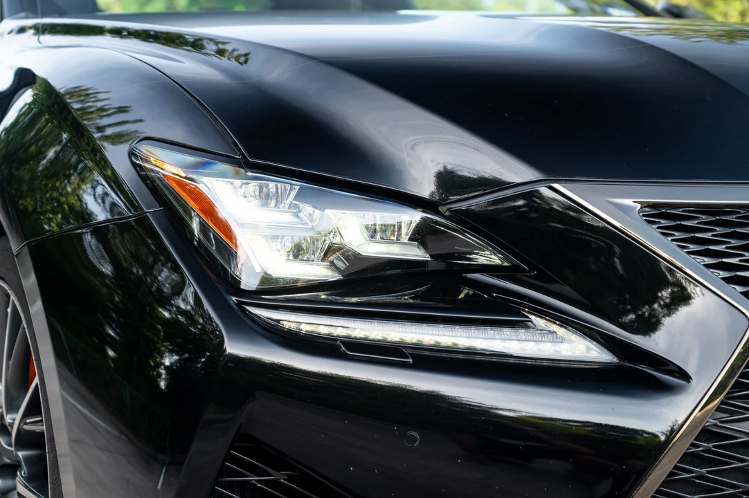 2017 Lexus RC F - Image 26 of 31