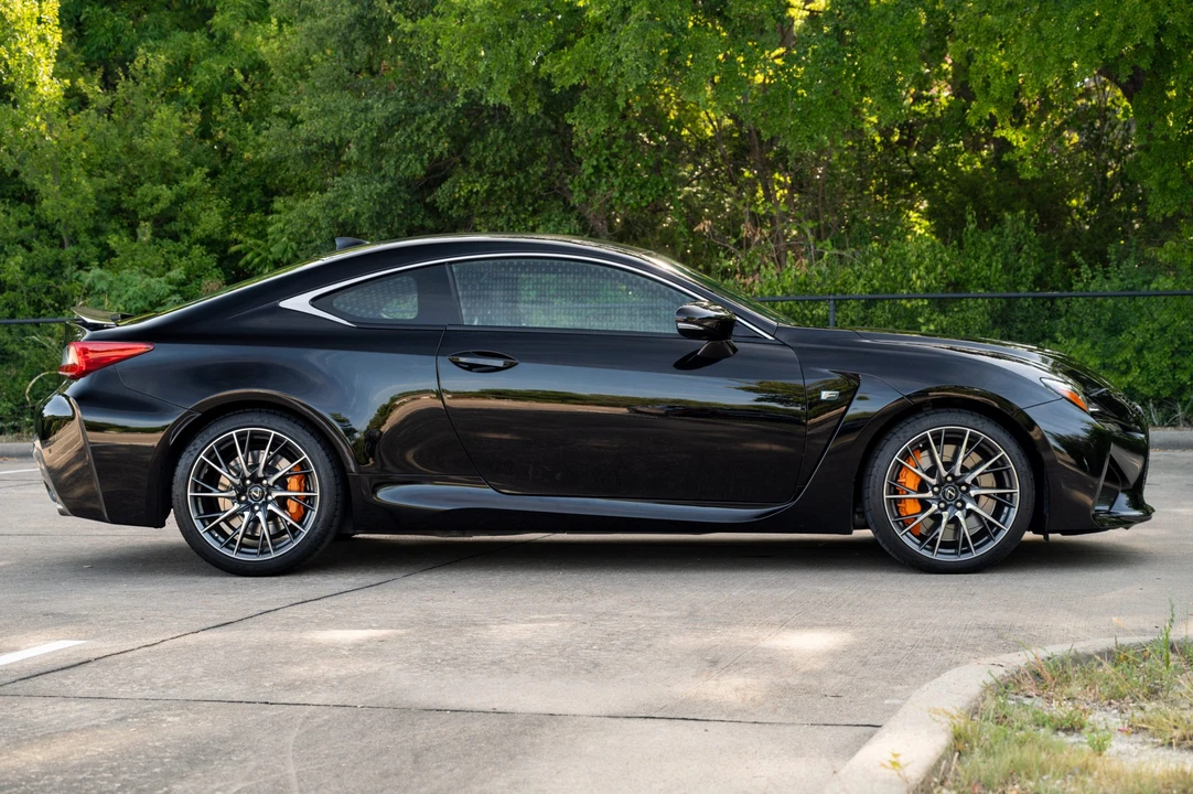 2017 Lexus RC F - Image 8 of 31