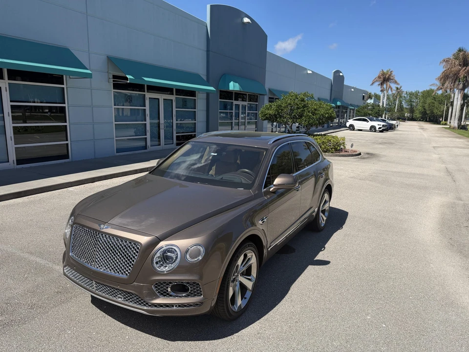 2018 Bentley Bentayga - Image 2 of 31