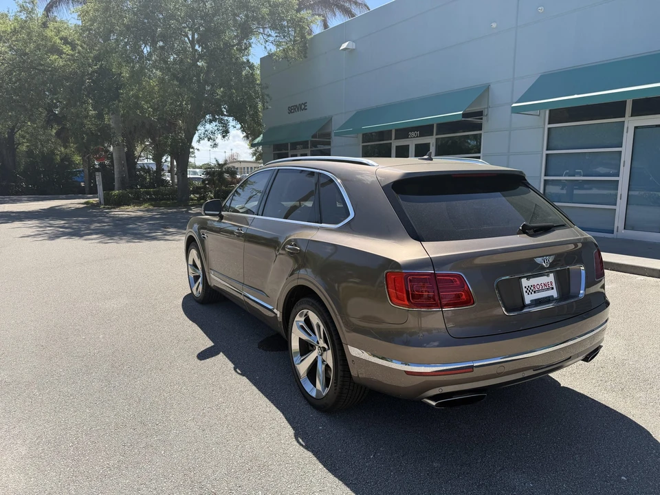 2018 Bentley Bentayga - Image 9 of 31