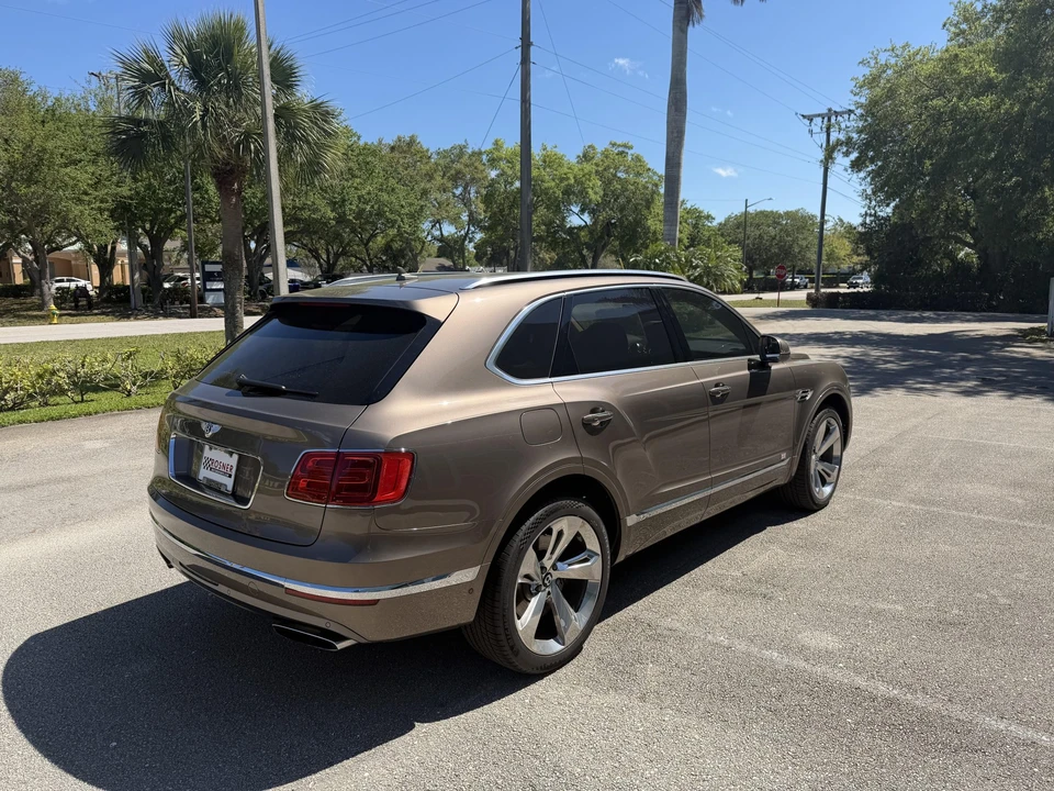2018 Bentley Bentayga - Image 17 of 31