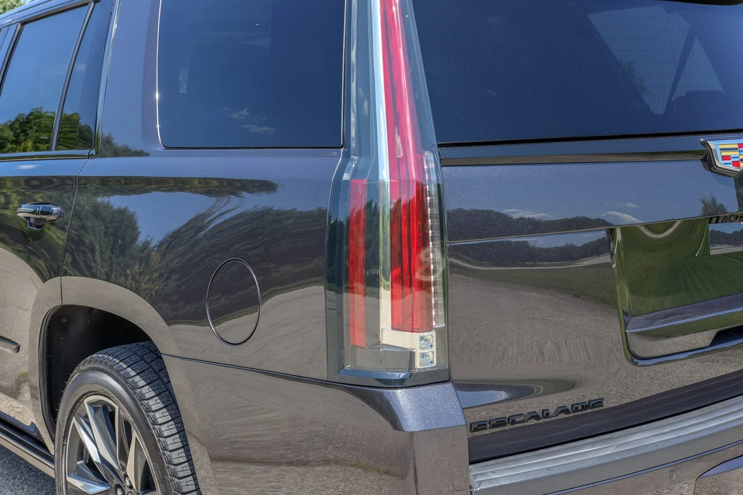 2018 Cadillac Escalade 4th Gen - Image 28 of 31