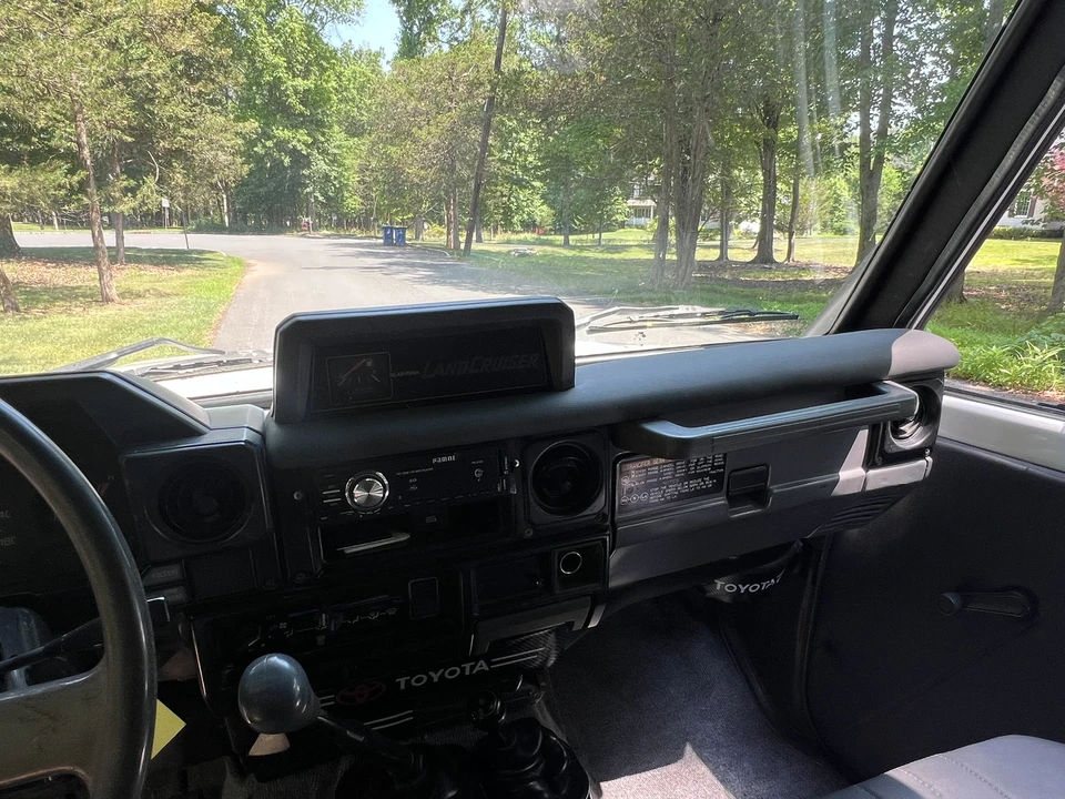 1989 Toyota J70 Land Cruiser - Image 19 of 31
