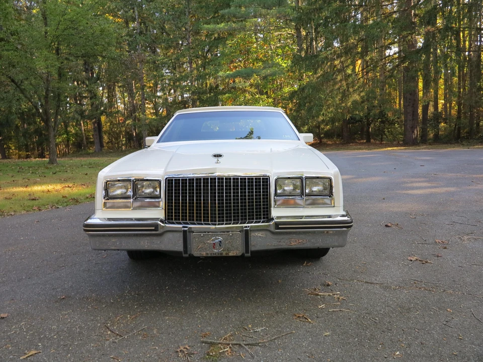 1982 Buick Riviera 4th-7th Gen - Image 2 of 31
