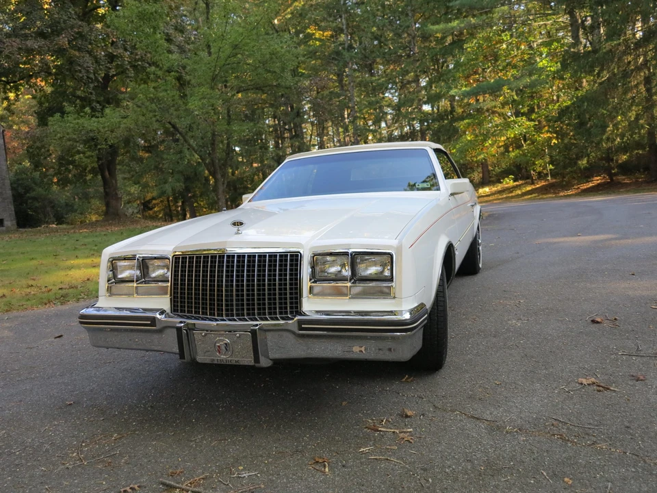 1982 Buick Riviera 4th-7th Gen - Image 3 of 31