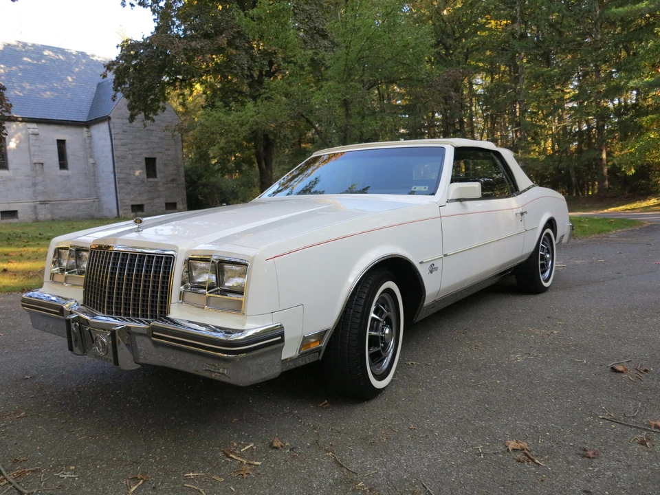 1982 Buick Riviera 4th-7th Gen - Image 4 of 31