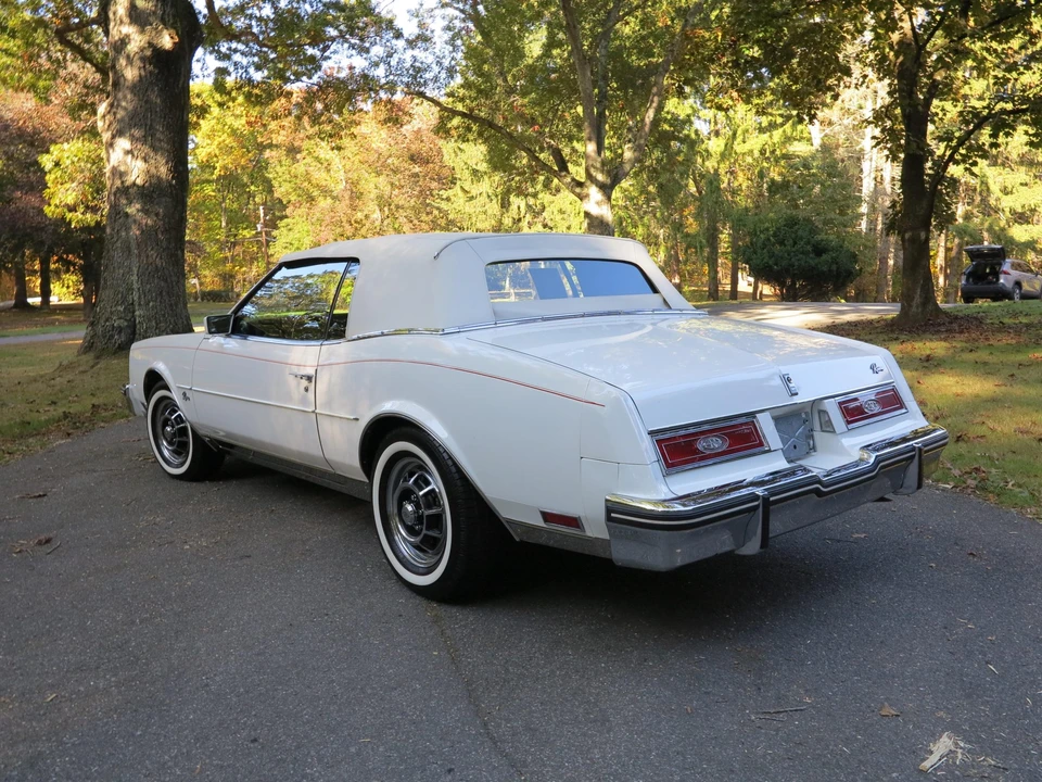 1982 Buick Riviera 4th-7th Gen - Image 11 of 31