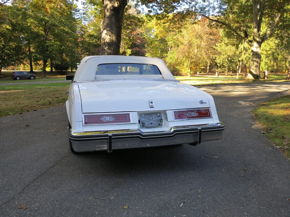 1982 Buick Riviera 4th-7th Gen - Image 13 of 31