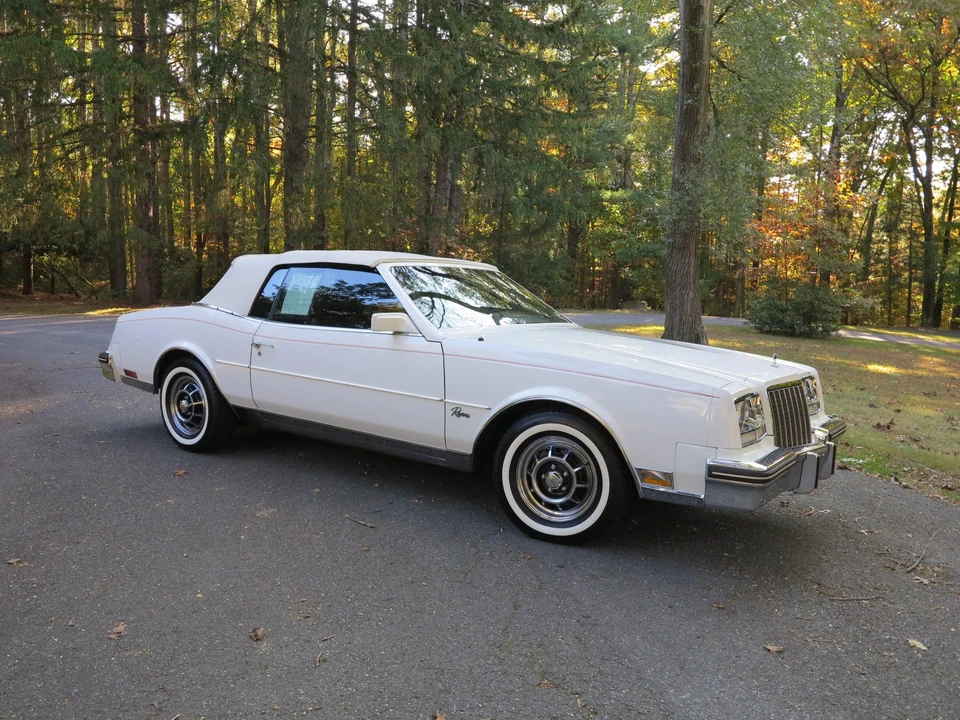 1982 Buick Riviera 4th-7th Gen - Image 22 of 31