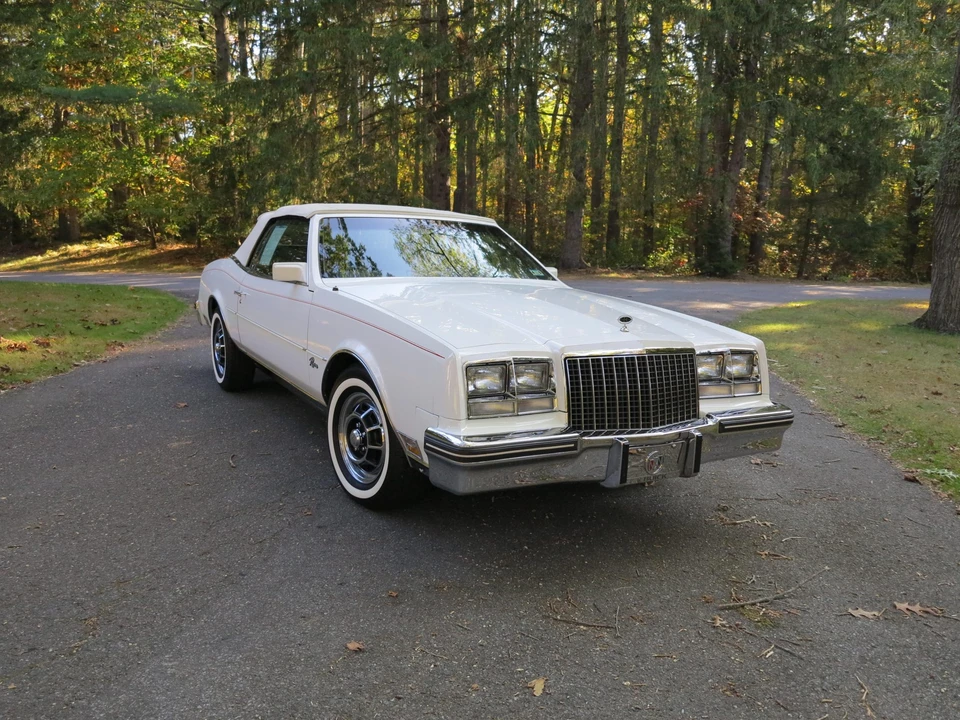 1982 Buick Riviera 4th-7th Gen - Image 24 of 31