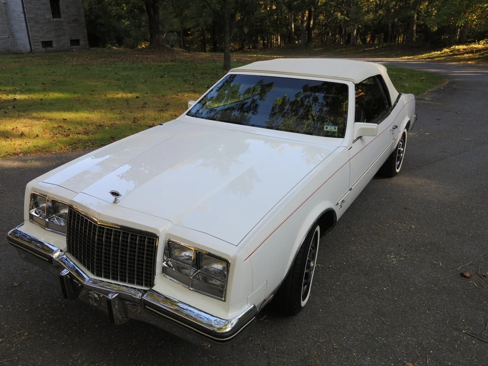1982 Buick Riviera 4th-7th Gen - Image 28 of 31