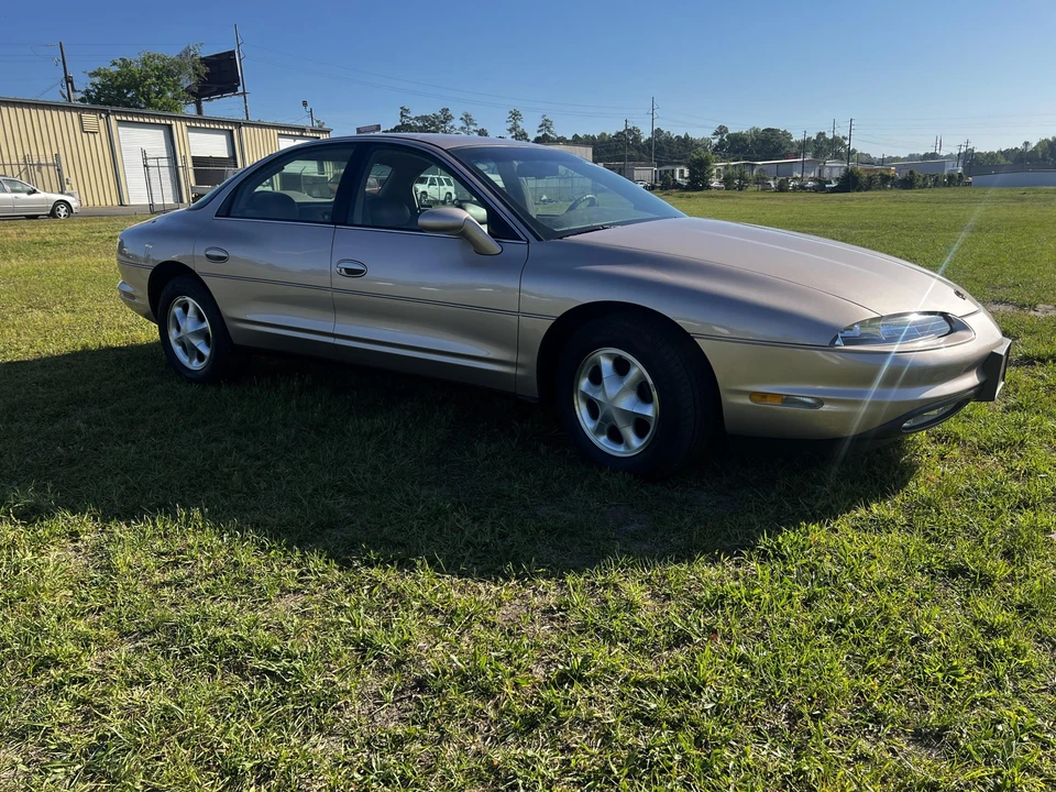 1995 Oldsmobile Aurora - Image 2 of 31