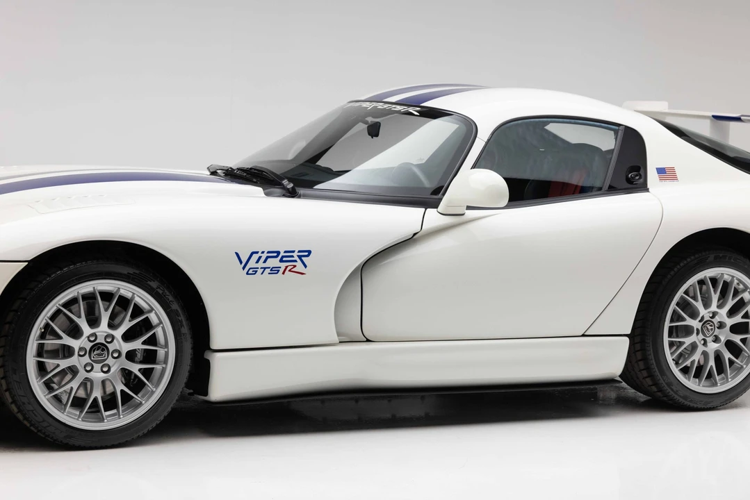 1998 Dodge Viper GTS 2nd Gen - Image 25 of 31
