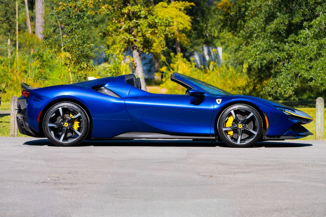 2022 Ferrari SF90 Spider - Image 14 of 31