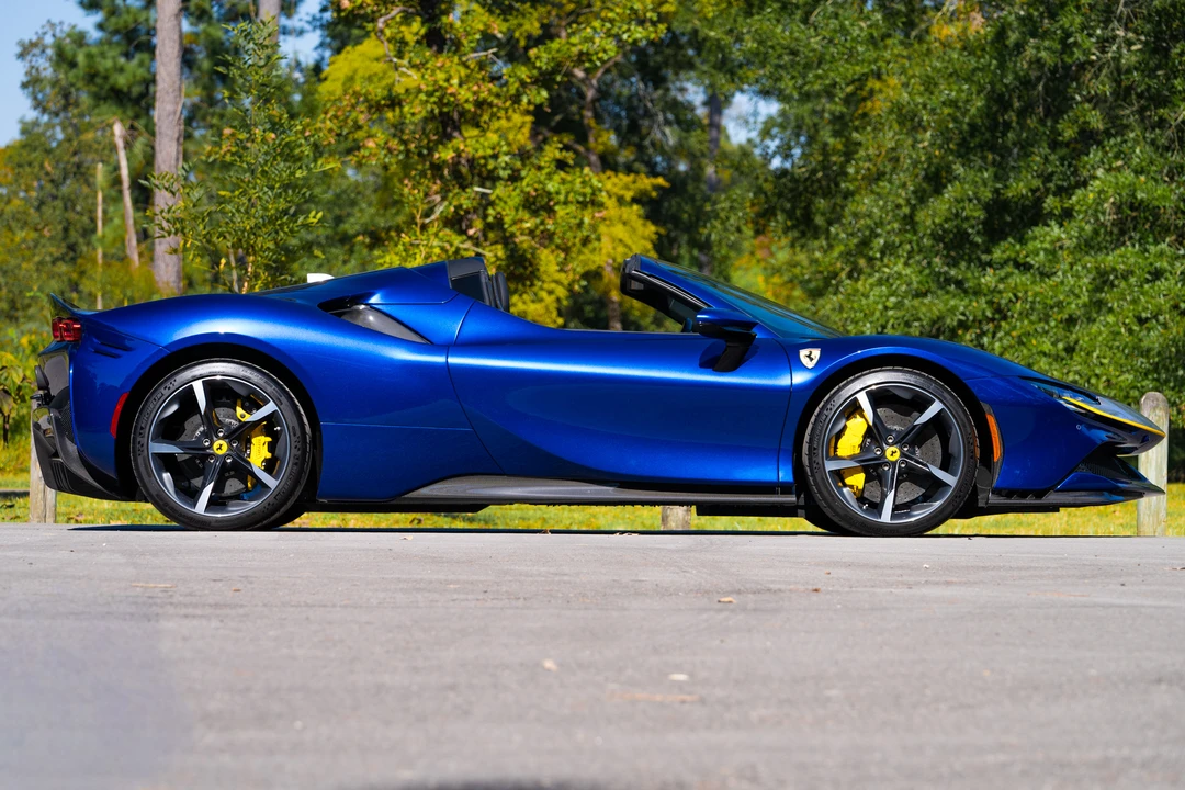 2022 Ferrari SF90 Spider - Image 13 of 31