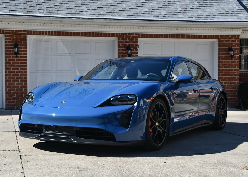 2022 Porsche Taycan Cross Turismo - Image 4 of 6