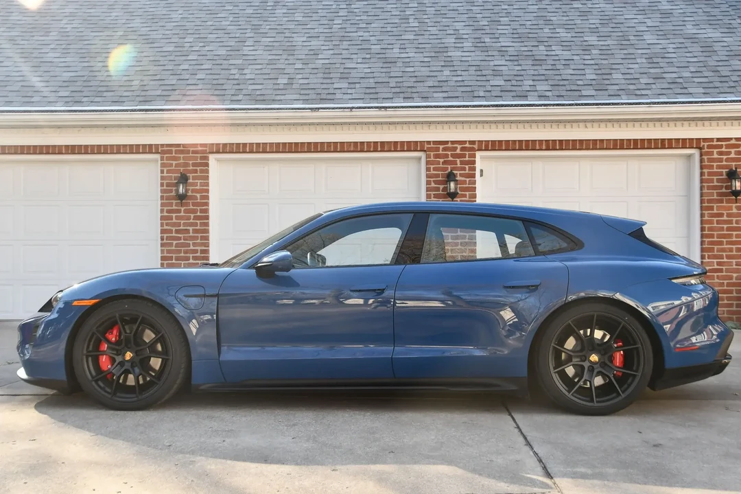 2022 Porsche Taycan Cross Turismo - Image 5 of 6