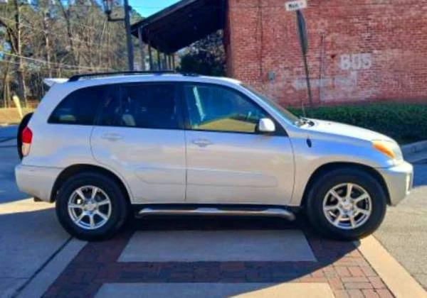 2003 Toyota RAV4 2nd Gen - Image 5 of 15
