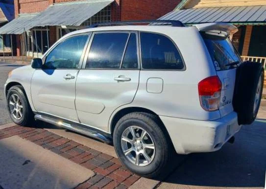 2003 Toyota RAV4 2nd Gen - Image 9 of 15