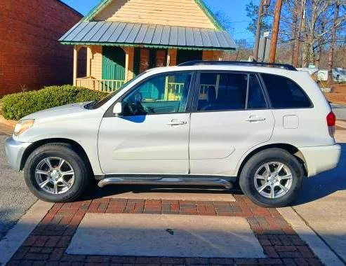 2003 Toyota RAV4 2nd Gen - Image 11 of 15