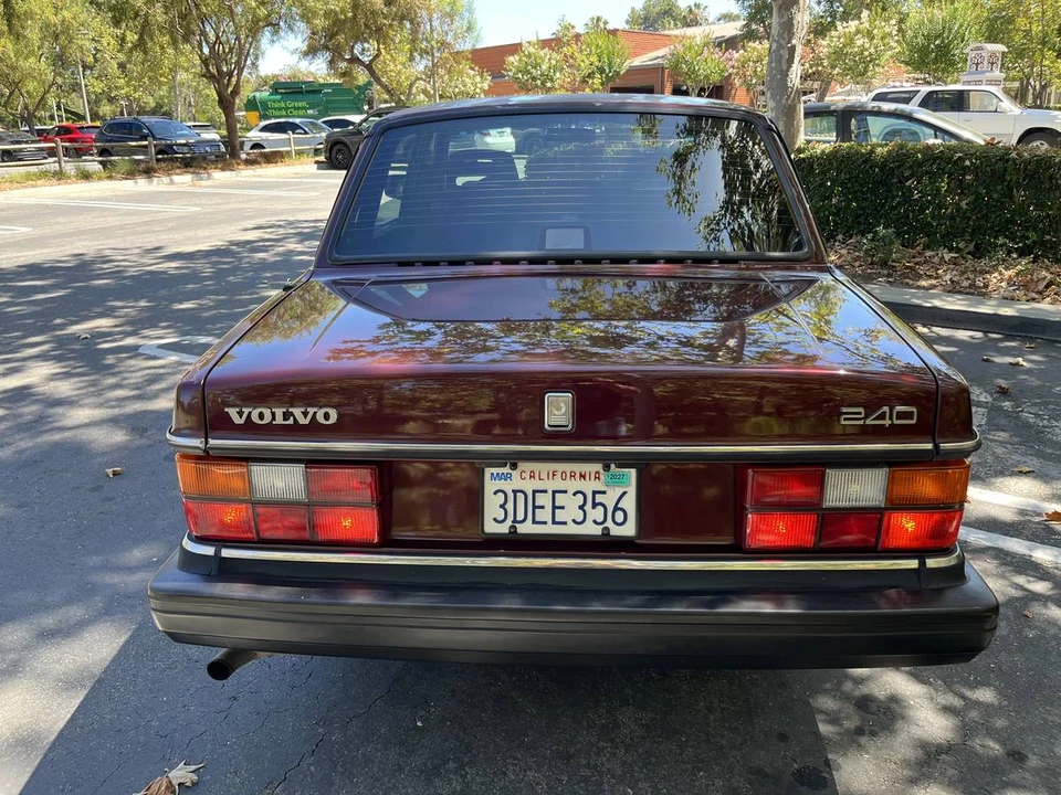 1993 Volvo 200 Series - Image 8 of 23