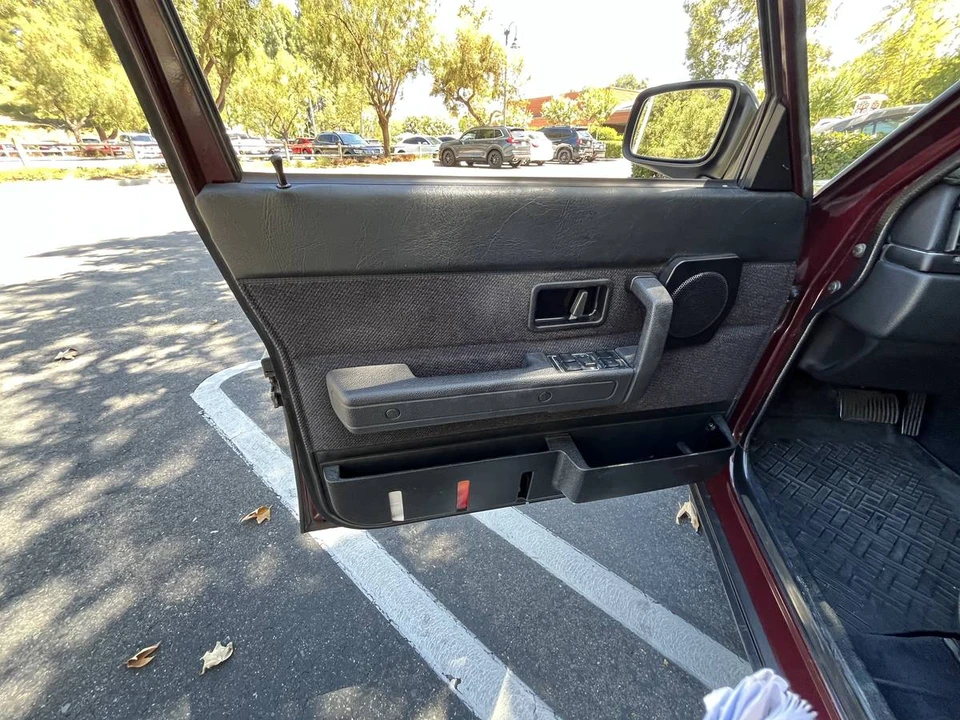 1993 Volvo 200 Series - Image 17 of 23