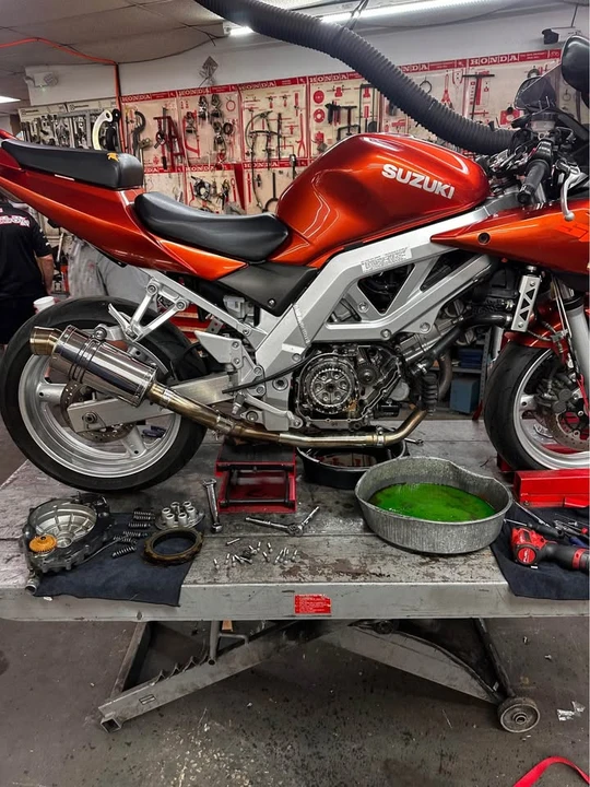 2002 Suzuki - Image 10 of 11