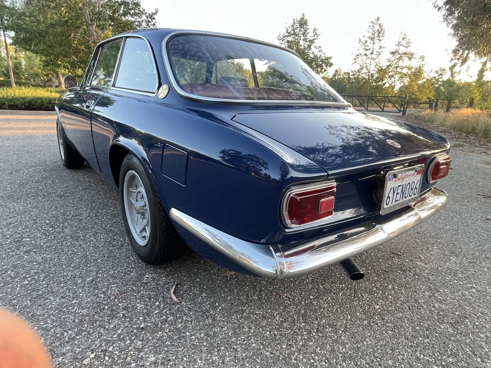 1969 Alfa Romeo 1750 GT Veloce - Image 22 of 31