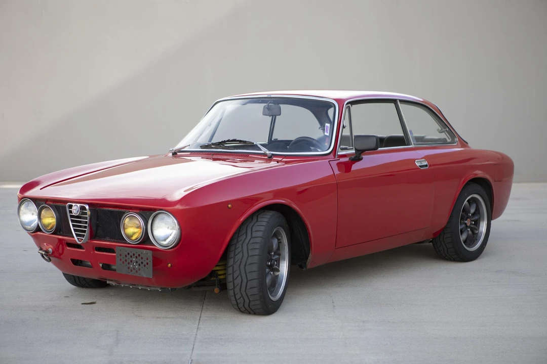 1969 Alfa Romeo 1750 GT Veloce - Image 13 of 31