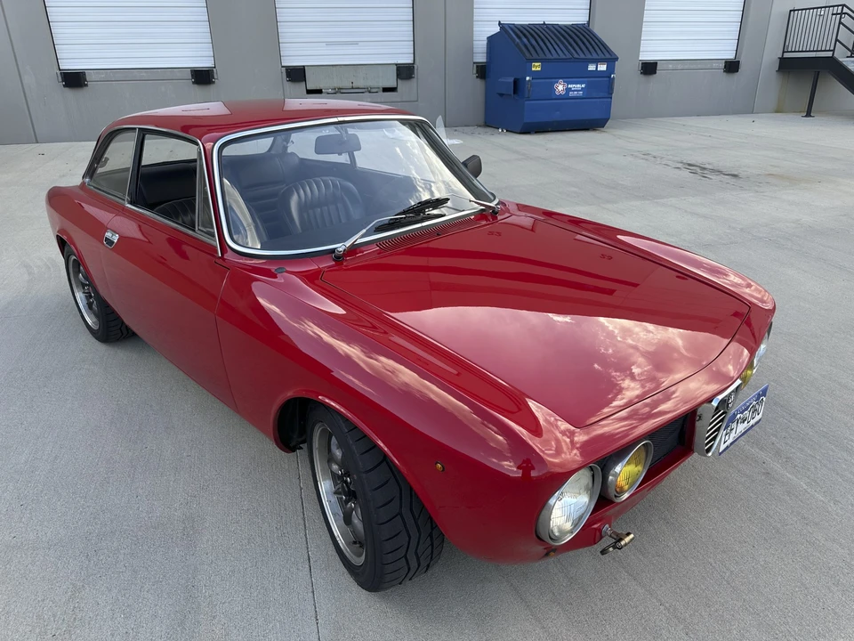 1969 Alfa Romeo 1750 GT Veloce - Image 26 of 31