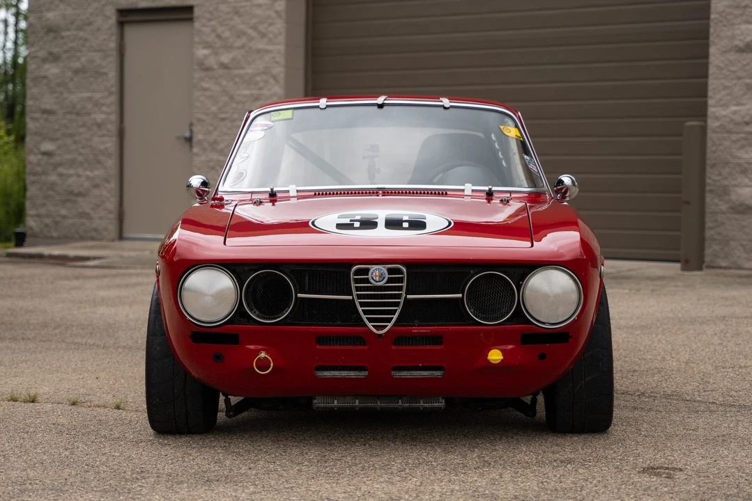 1969 Alfa Romeo 1750 GT Veloce - Image 9 of 31