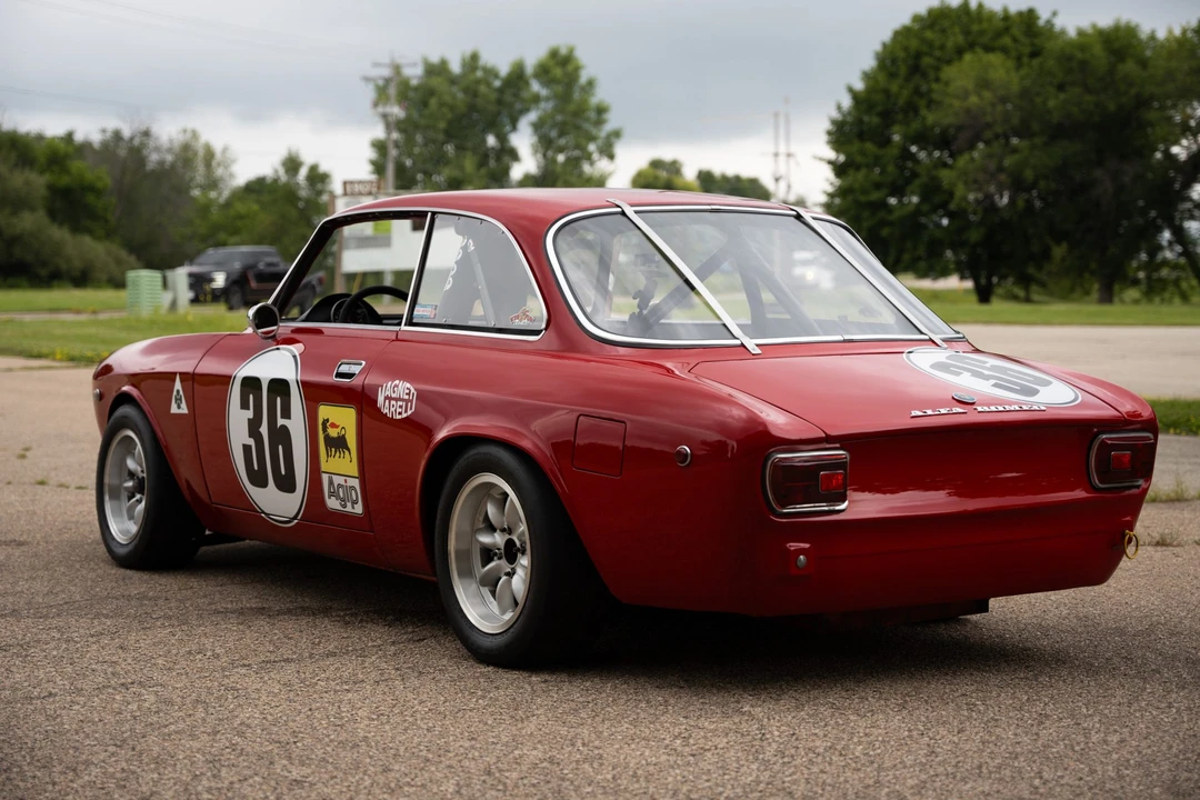 1969 Alfa Romeo 1750 GT Veloce - Image 14 of 31
