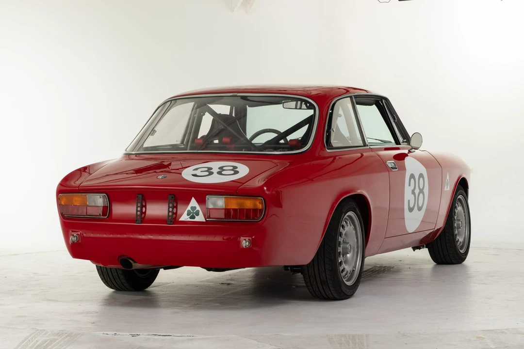 1971 Alfa Romeo 1750 GT Veloce - Image 12 of 31