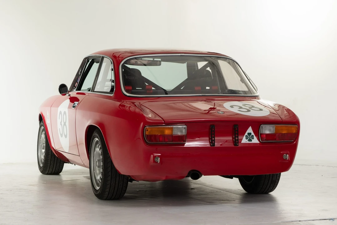 1971 Alfa Romeo 1750 GT Veloce - Image 14 of 31