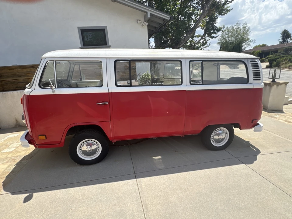 1973 Volkswagen Bay-Window Bus - Image 6 of 27