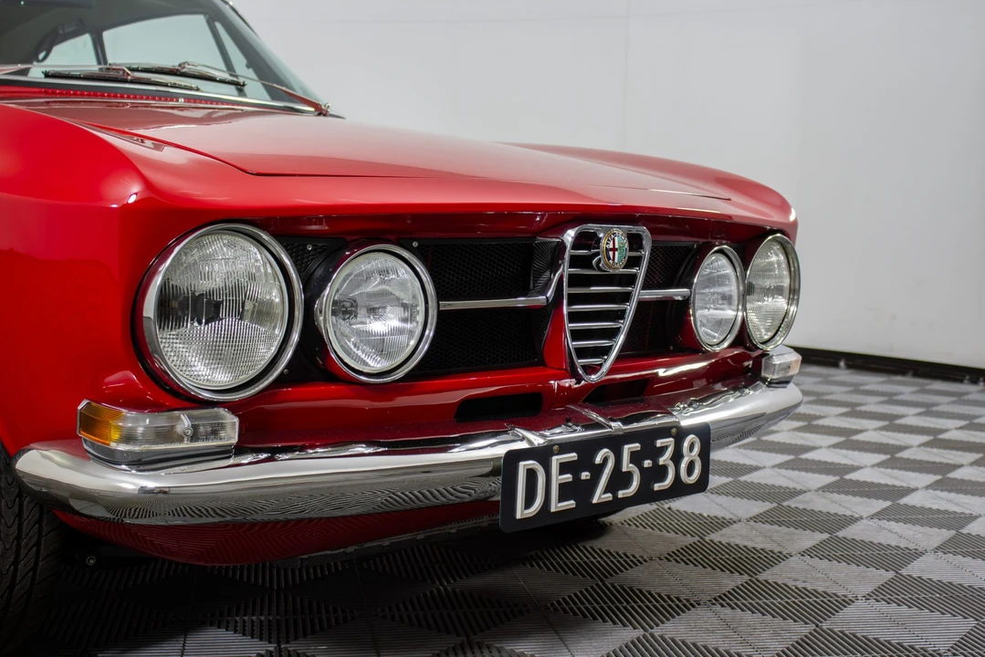 1968 Alfa Romeo 1750 GT Veloce - Image 12 of 31